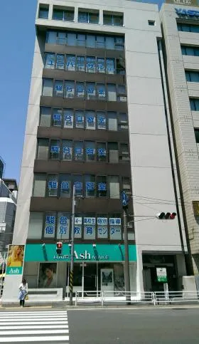 三善ビルの外観