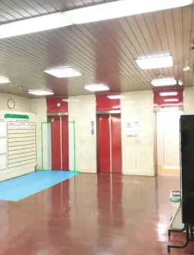 アカデミービルの外観