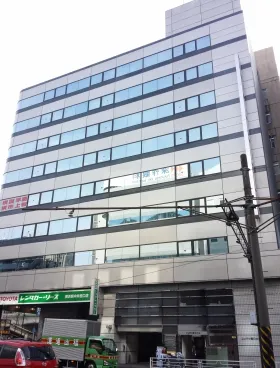 ニッパツ西口ビルの外観