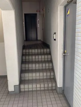 YT33ビルの外観