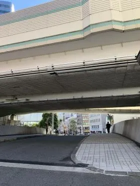 エヌ・ケイ・テクノビルの外観