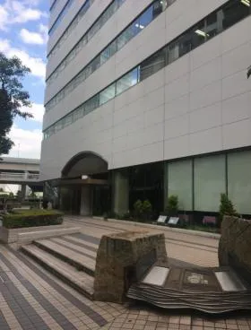 横浜東口ウィスポートビル (旧:日産横浜)の外観