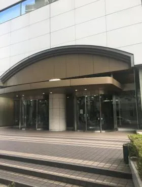 横浜東口ウィスポートビル (旧:日産横浜)の外観