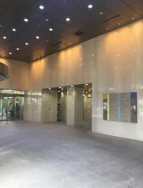 横浜東口ウィスポートビル (旧:日産横浜)の外観
