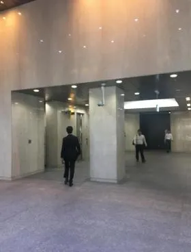 横浜東口ウィスポートビル (旧:日産横浜)の外観