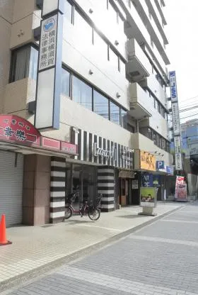 横浜東口ビルの外観
