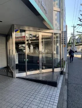 横浜KMHビルの外観