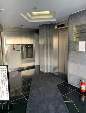 横浜KMHビルの外観