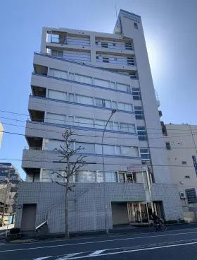 横浜KMHビルの外観