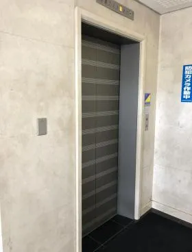 ベンハウスビルの外観