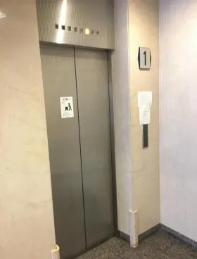 横浜ウエストビルの外観