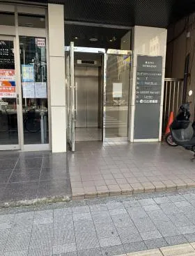 横浜NYビルの外観