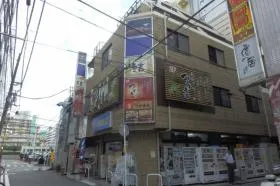 アイシン貿易ビルの外観