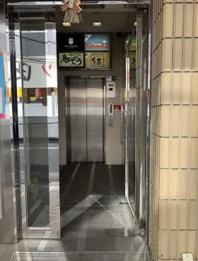 アイシン貿易ビルの外観