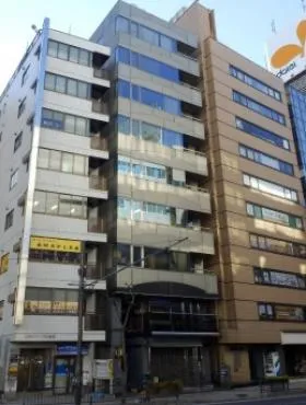 金属ビルの外観