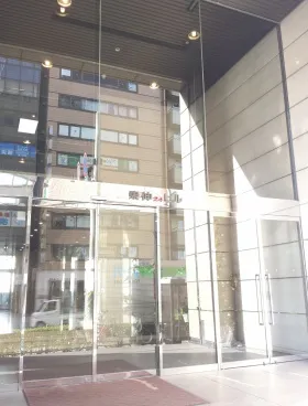 KDX横浜リバーサイド(旧:東伸24)ビルの外観