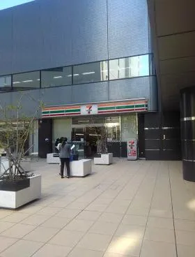 横浜STビルの外観