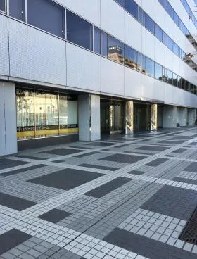 横浜西口KNビルの外観