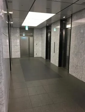 横浜西口KNビルの外観