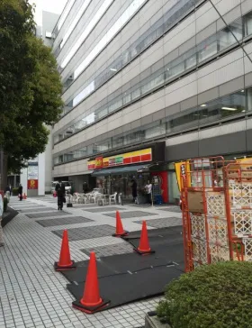横浜西口Kビルの外観