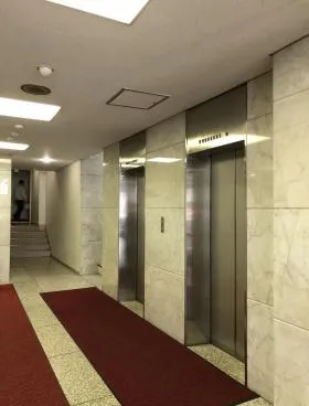 横浜西口加藤ビルの外観
