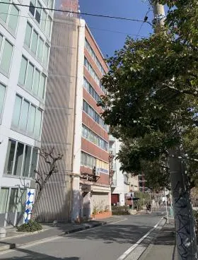 北幸ぐうはうすAビルの外観