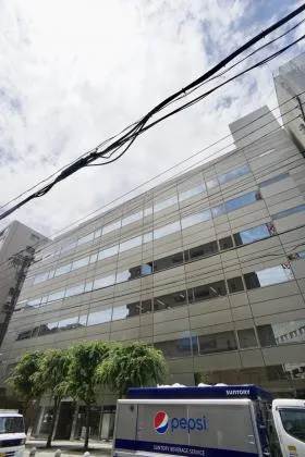 横浜ウエストサイド(旧:オーク横浜)ビルの外観