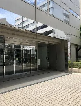 横浜ウエストサイド(旧:オーク横浜)ビルの外観