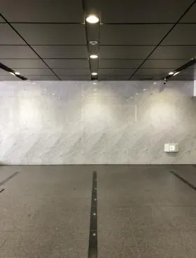 横浜ウエストサイド(旧:オーク横浜)ビルの外観
