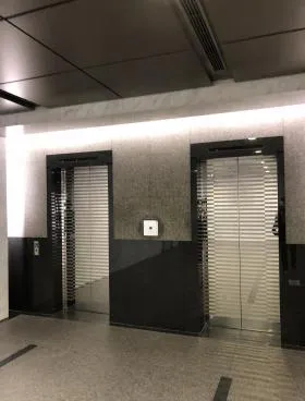 横浜ウエストサイド(旧:オーク横浜)ビルの外観