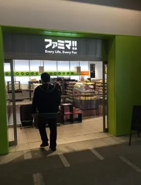 横浜アイマークプレイスの外観