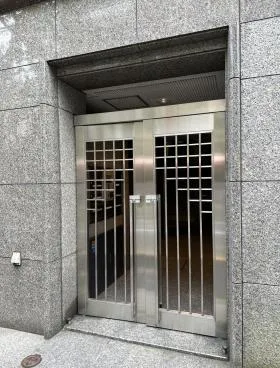 アトラスビルの外観
