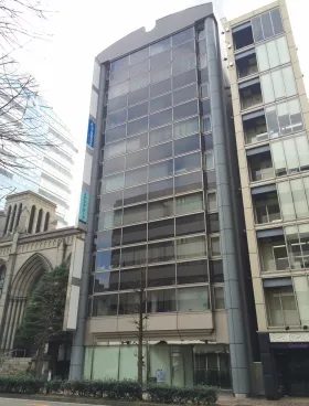 関内董友(旧関内マーク)ビルの外観
