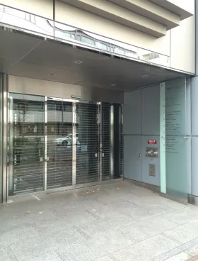 関内董友(旧関内マーク)ビルの外観