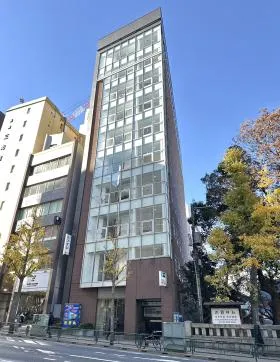ラウンドクロス新宿5丁目ビルの外観