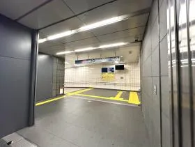ラウンドクロス新宿5丁目ビルの外観