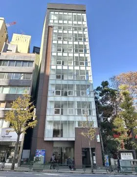 ラウンドクロス新宿5丁目ビルの外観