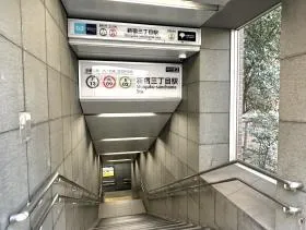 ラウンドクロス新宿5丁目ビルの外観