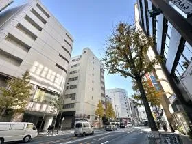 ラウンドクロス新宿5丁目ビルの外観