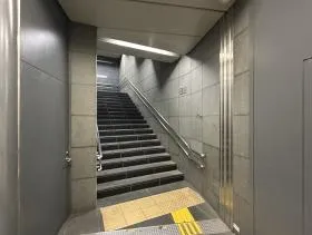 ラウンドクロス新宿5丁目ビルの外観