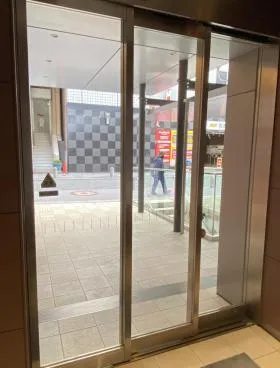 No.R赤坂見附(ナンバーアール赤坂見附)の外観