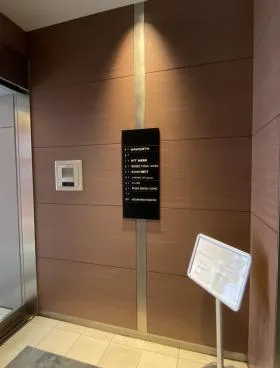 No.R赤坂見附(ナンバーアール赤坂見附)の外観