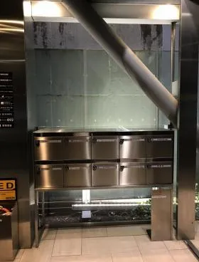 PLAZA EST 新宿三丁目の外観
