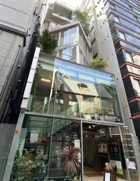 PLAZA EST 新宿三丁目の外観