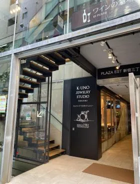 PLAZA EST 新宿三丁目の外観