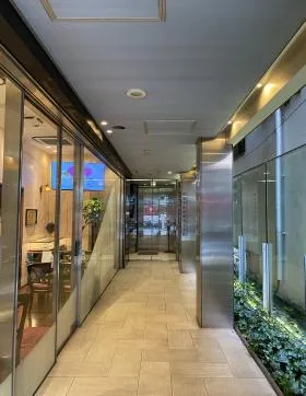 PLAZA EST 新宿三丁目の外観