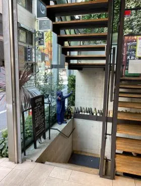 PLAZA EST 新宿三丁目の外観