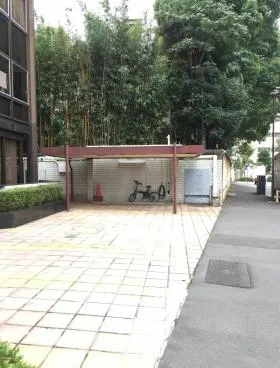 日絹会館の外観