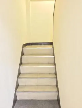 石渡ビル新館の外観