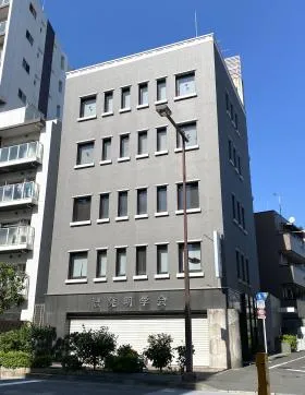 発明学会ビルの外観